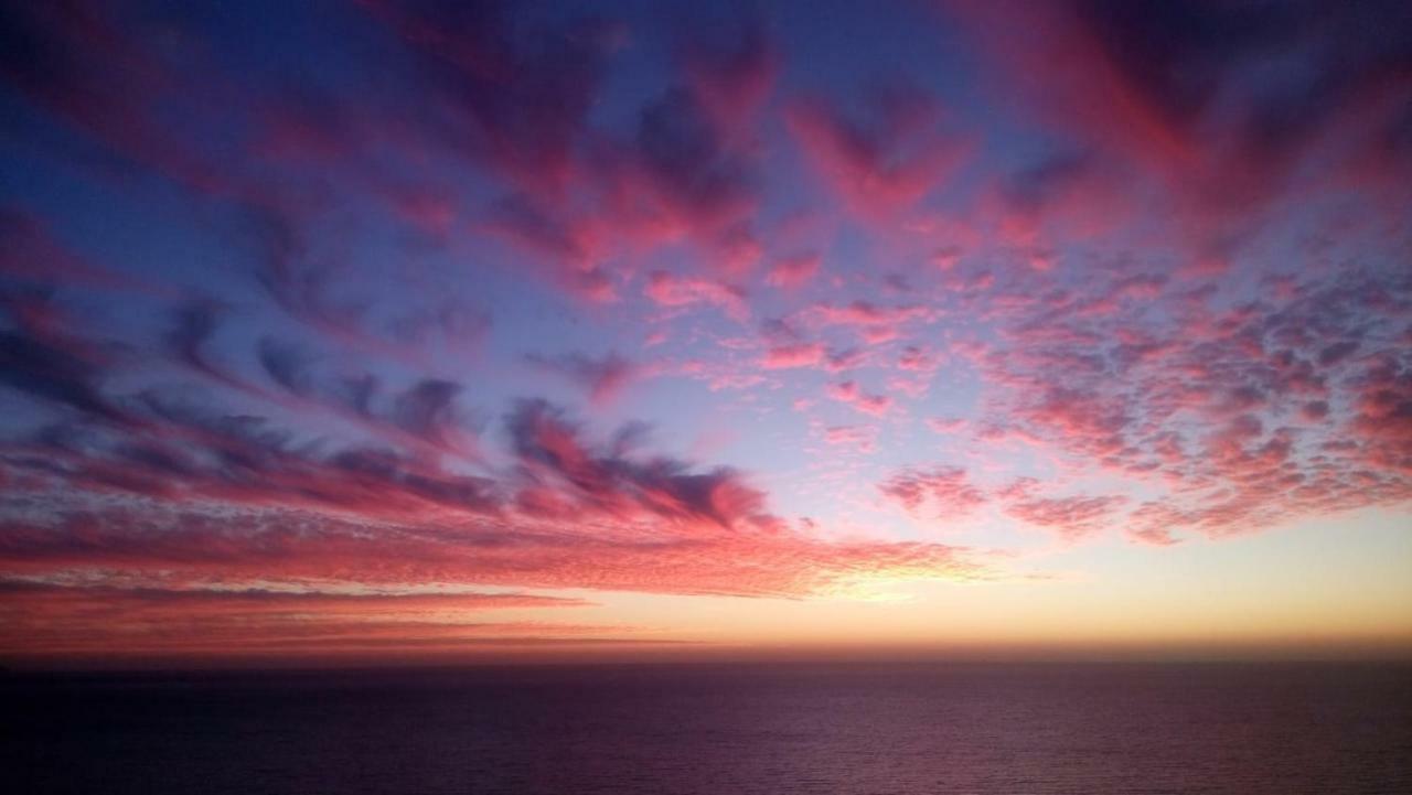Penthouse Sunrise Blue Ocean View Apartment กอสตากาลมา ภายนอก รูปภาพ